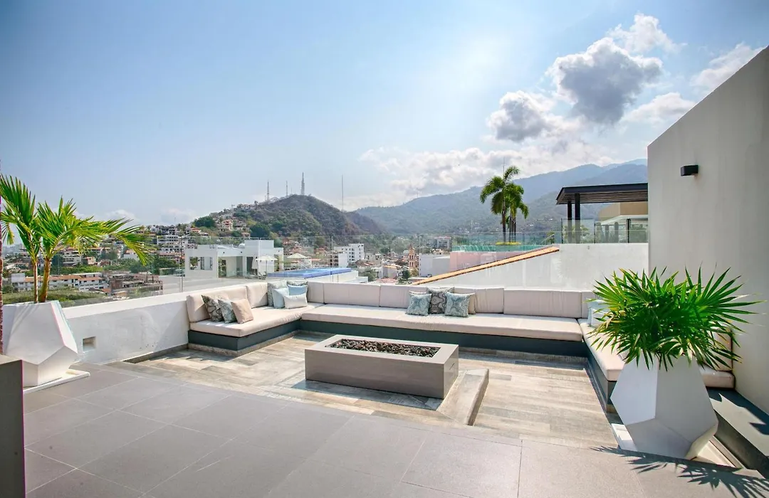 Rooftop Pool, Bar And Gym, Romantic Zone Stay-1