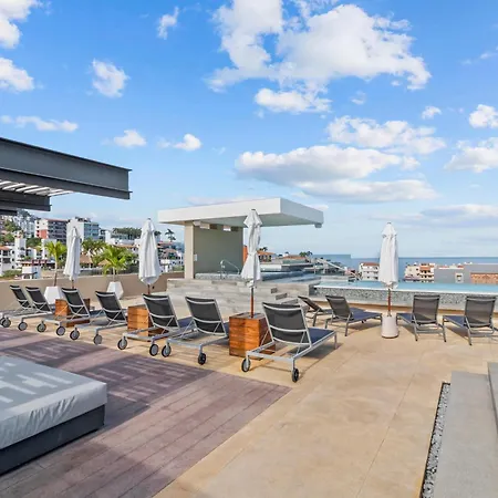 Rooftop Pool, Bar And Gym, Romantic Zone Stay-2